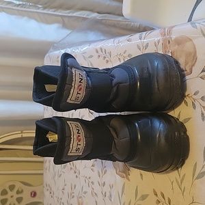 Size 7 toddler STONZ snow boots